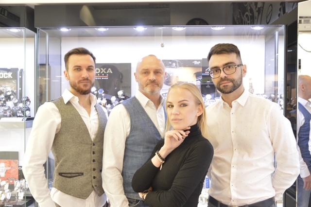 Zespół Strefy Czasu w salonie zegarkowym